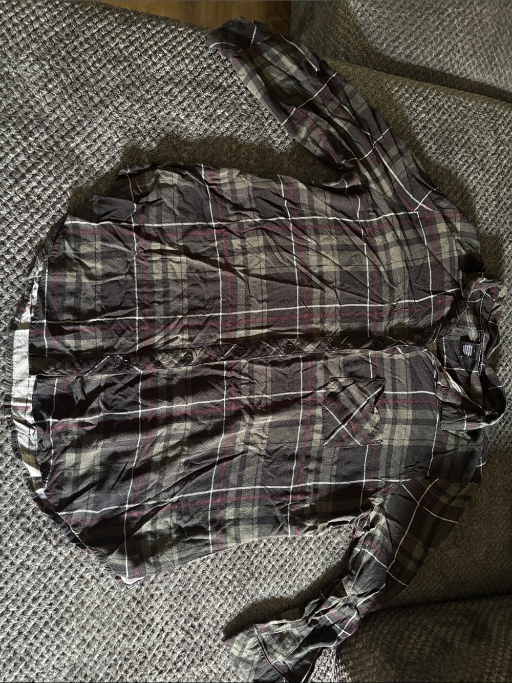 Women’s Plaid Button-Up Quarter Sleeve Shirt in Olive and Burgundy
